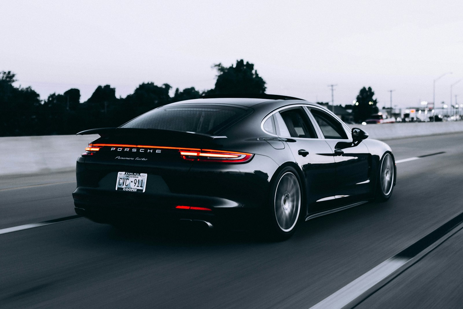 Porsche Panamera в движении